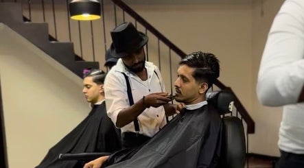 Haircut session at Raula Barbershop Park Road, Colombo, Western Province, LK, showcasing skilled grooming service.