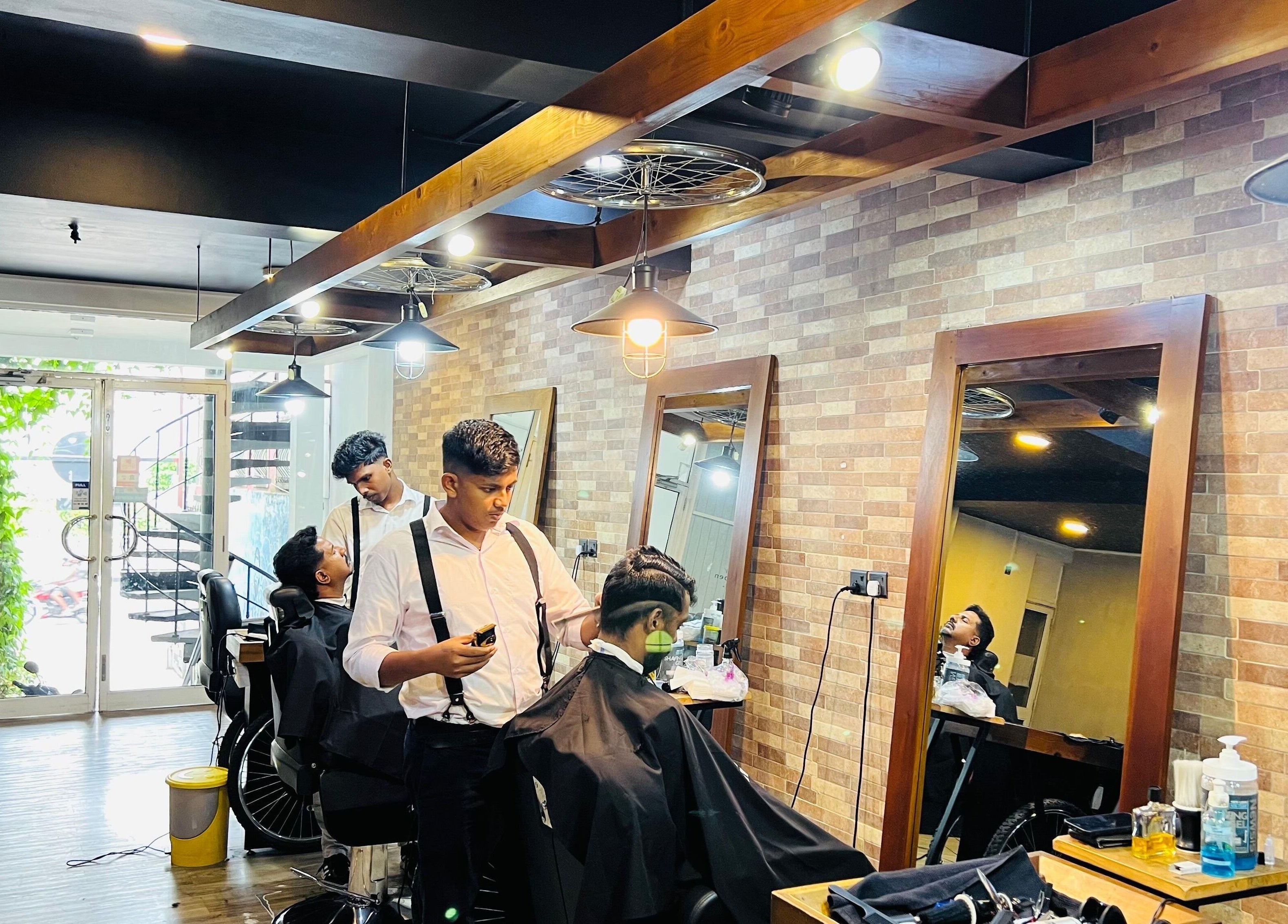 Barber styling a customer's hair at Raula Barbershop Baseline Road, Colombo, Western Province, LK.