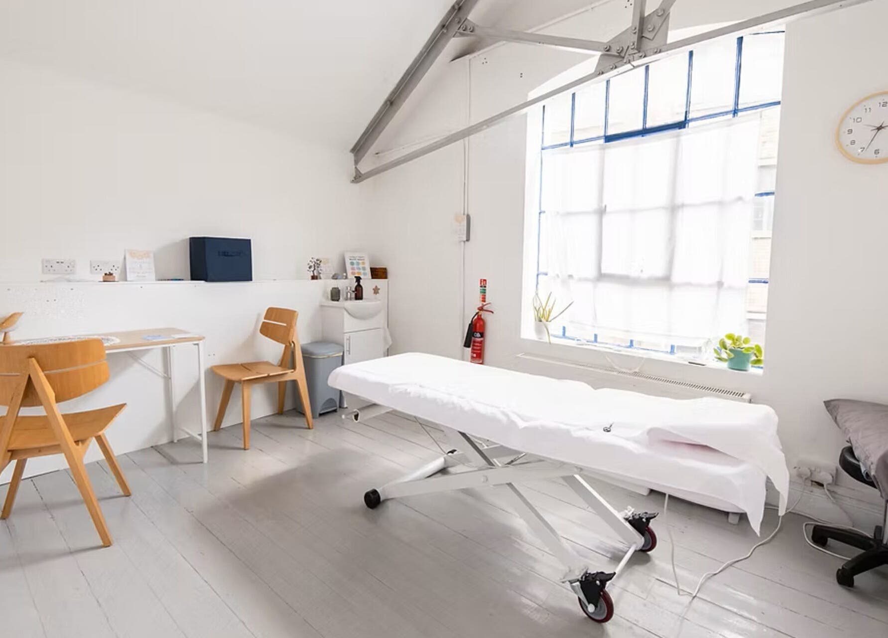 Bright therapy room at Venus Holistic Therapies, Prana Voice, London, England, GB with table and chairs.