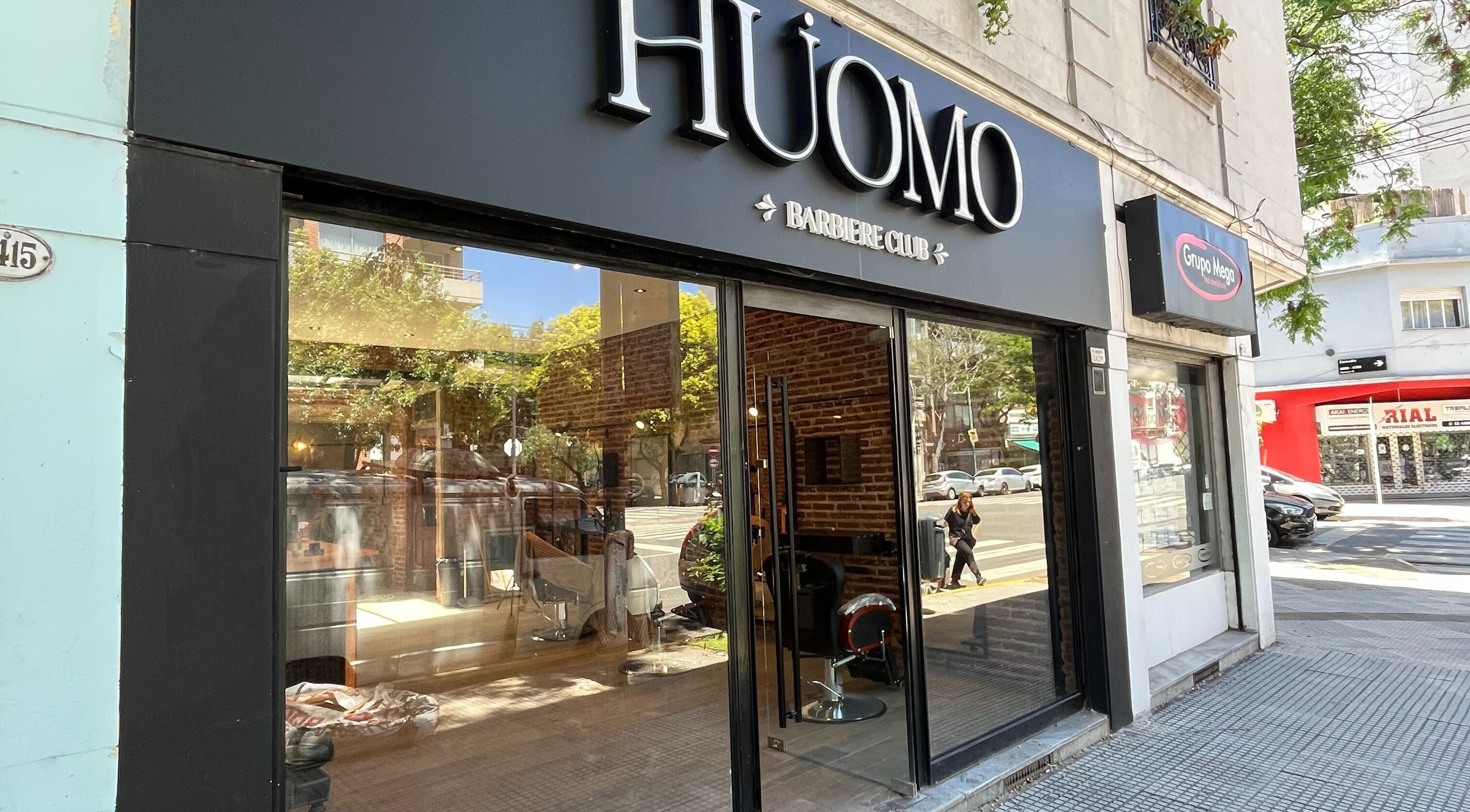 Entrada moderna de HÜOMO BARBIERE CLUB en Buenos Aires, Ciudad Autónoma De Buenos Aires, AR.