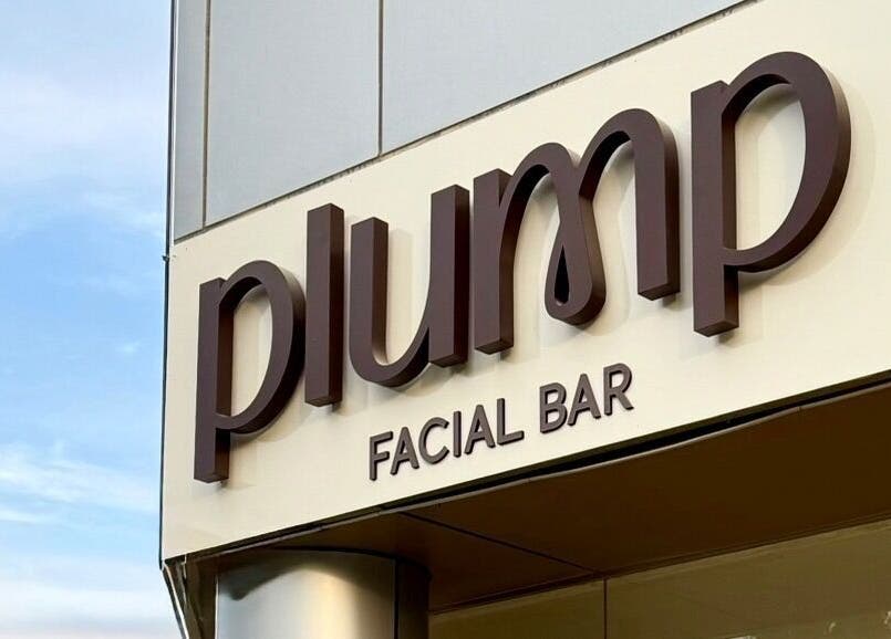 Exterior sign of Plump Facial Bar located in Riyadh, Riyadh Province, SA against a clear sky.