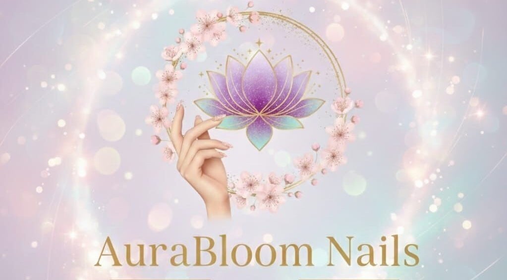Logotipo elegante da AuraBloomNails em Dublin, County Dublin, IE, com design de flor de lótus.