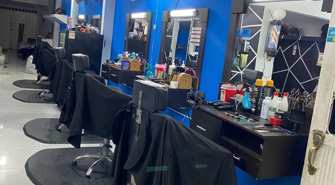 Interior of Jireh Barber Shop in Palmira, Valle Del Cauca, CO, featuring modern barber chairs and equipment.