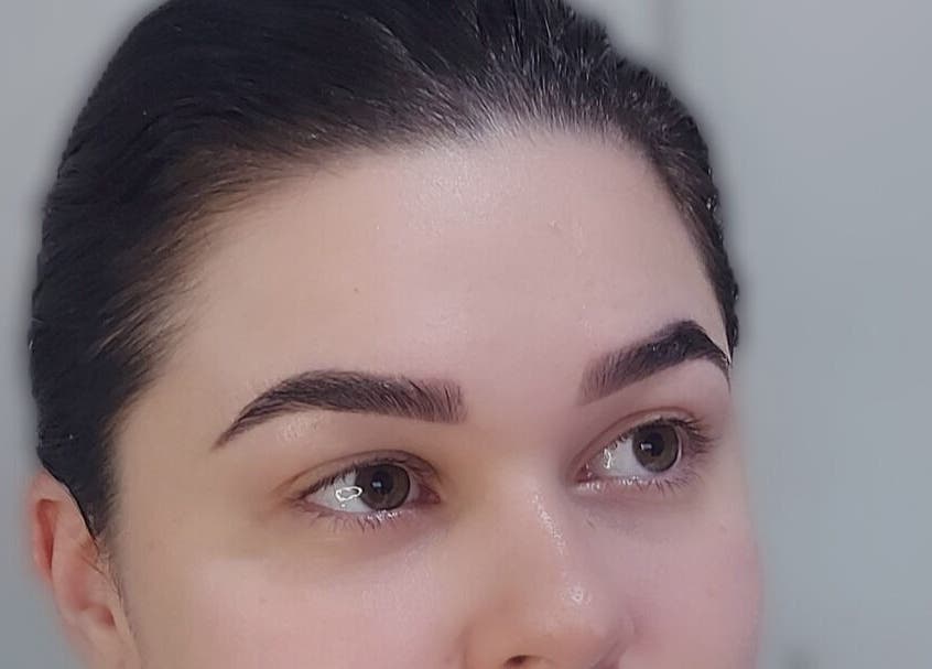 Sobrancelhas bem cuidadas no Flowers Studio em São Paulo, São Paulo, BR, destacando beleza natural.