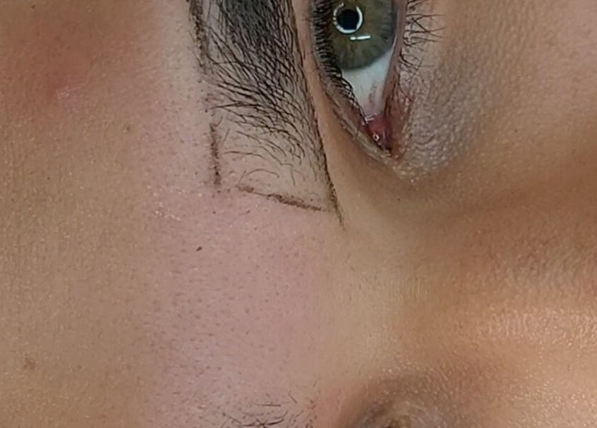 Design de sobrancelha em Flowers Studio, São Paulo, São Paulo, BR, destacando detalhe e precisão.