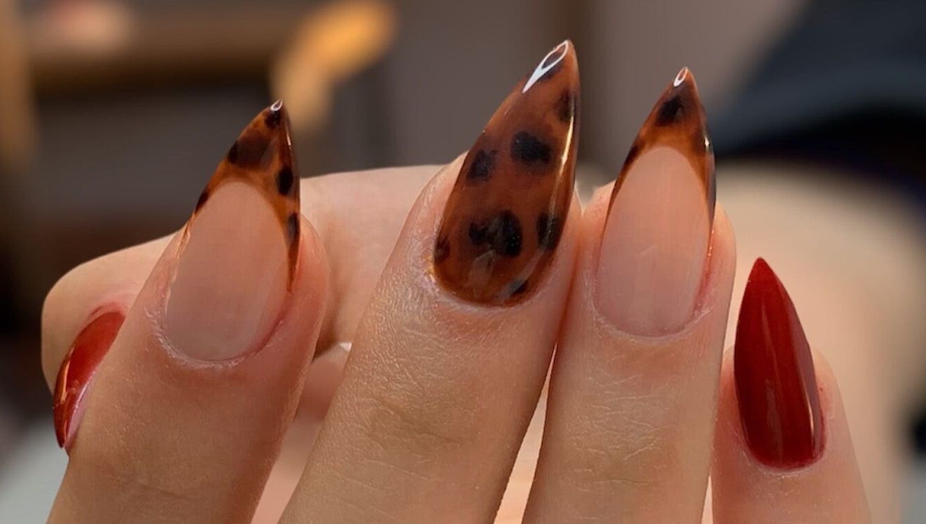 Arte de uñas elegante diseñado en LeslieStudio, Macul, Región Metropolitana, CL.