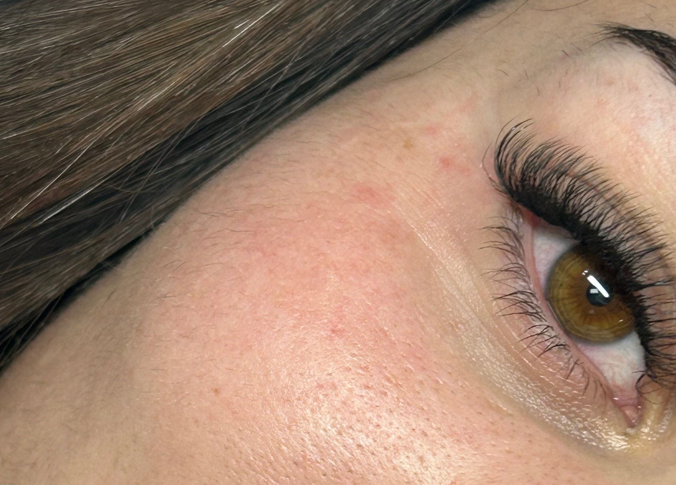 Cils expressifs chez Mirada, LAMENTIN, FR. Extension et beauté captivante.