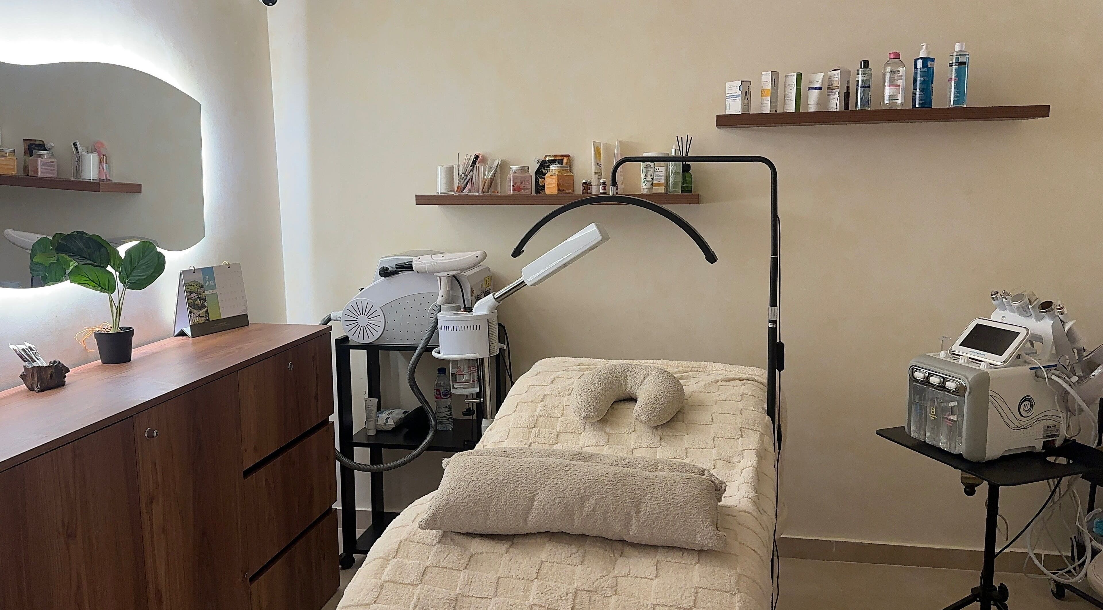 Relaxing treatment room at Joelle Beauty Lounge, Bayrut, LB, featuring modern equipment and calming decor.