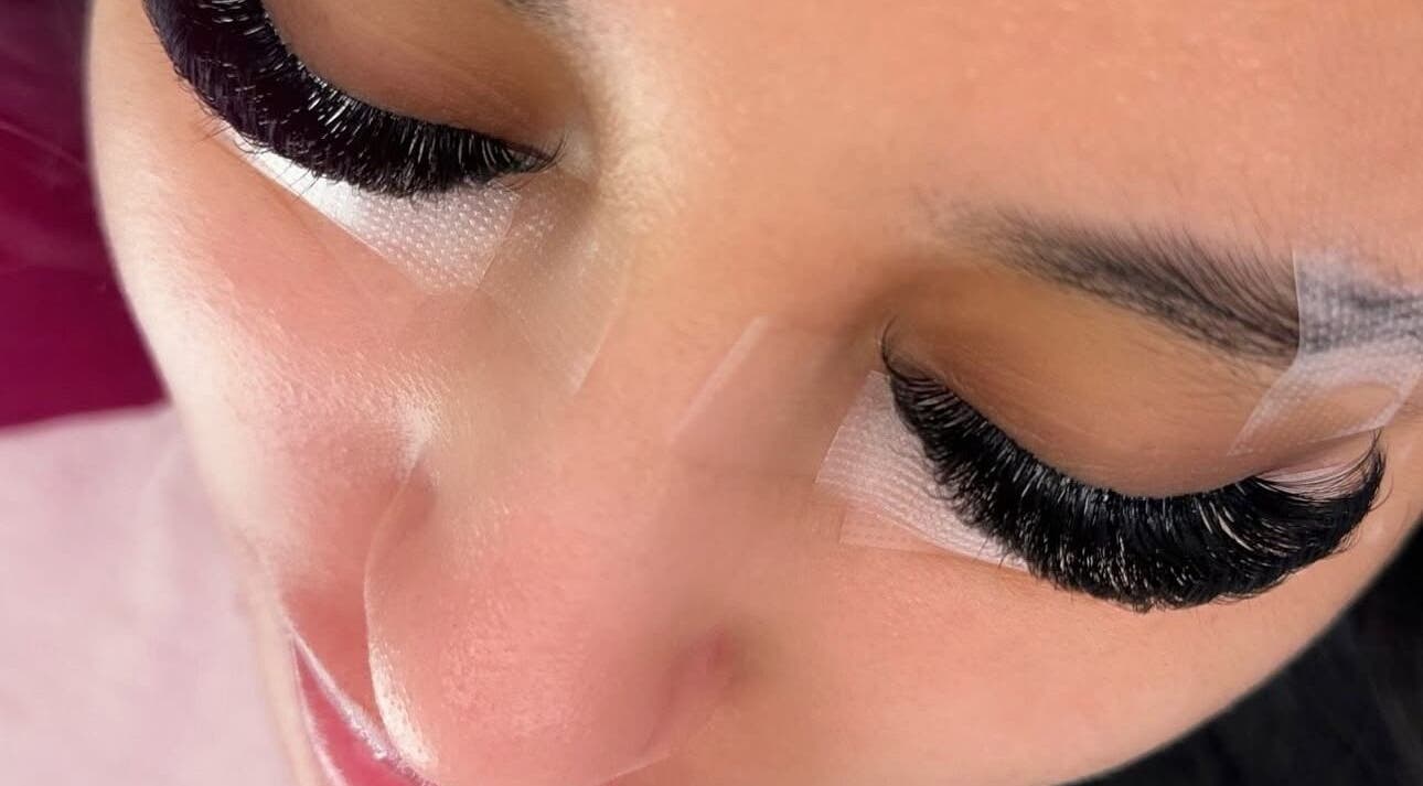 Extension de cils à Souki Lashes, Marseille, Provence-alpes-côte D'azur, FR. Résultat raffiné et élégant.