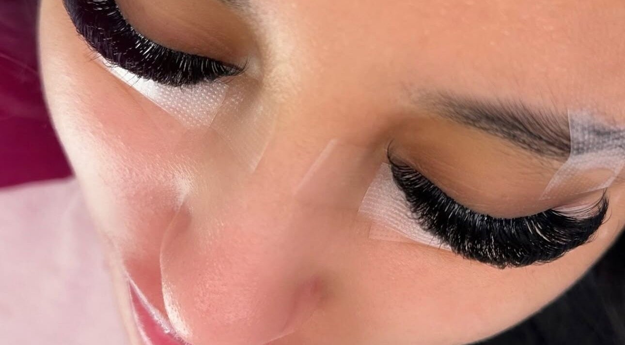 Extension de cils à Souki Lashes, Marseille, Provence-alpes-côte D'azur, FR. Résultat raffiné et élégant.