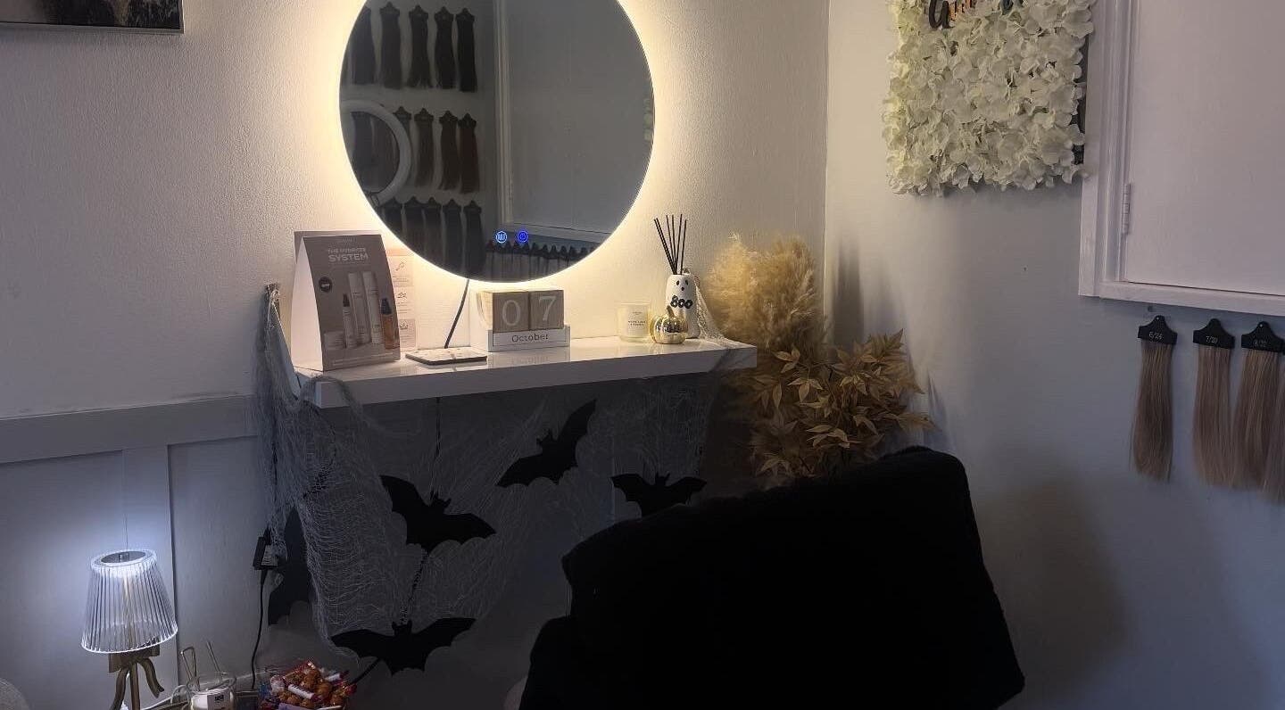 Stylish vanity setup at Jess luxe locks in Shipston-on-Stour, England, GB with mirror and decor.