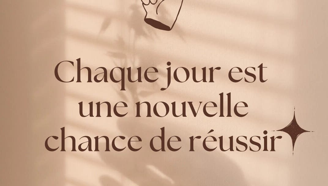 Citation inspirante sur mur beige à Studio Glam, La Possession, Saint-Denis, RE.