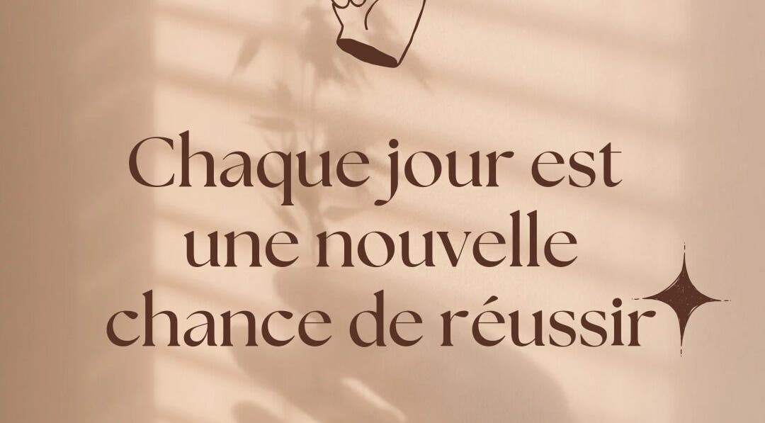 Citation inspirante sur mur beige à Studio Glam, La Possession, Saint-Denis, RE.