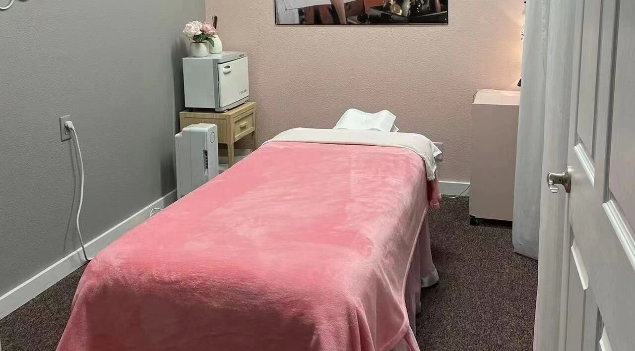 Relaxing massage room at Yuan Massage in Keizer, Oregon, US, featuring a cozy pink-covered table.
