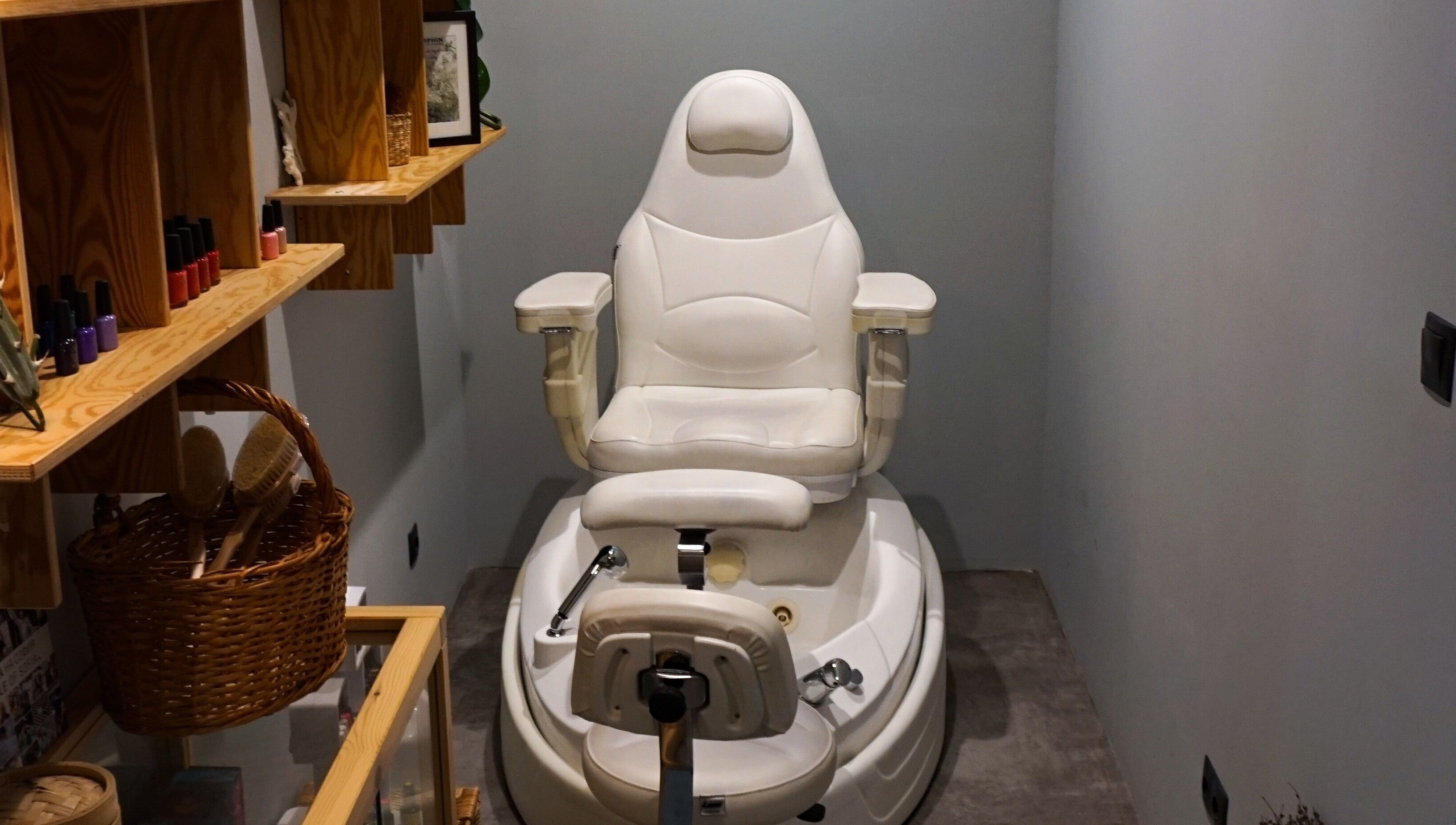Luxury pedicure chair at Koncept Beauty, Sofia. Enjoy personalized foot care in Sofia City Province, BG.