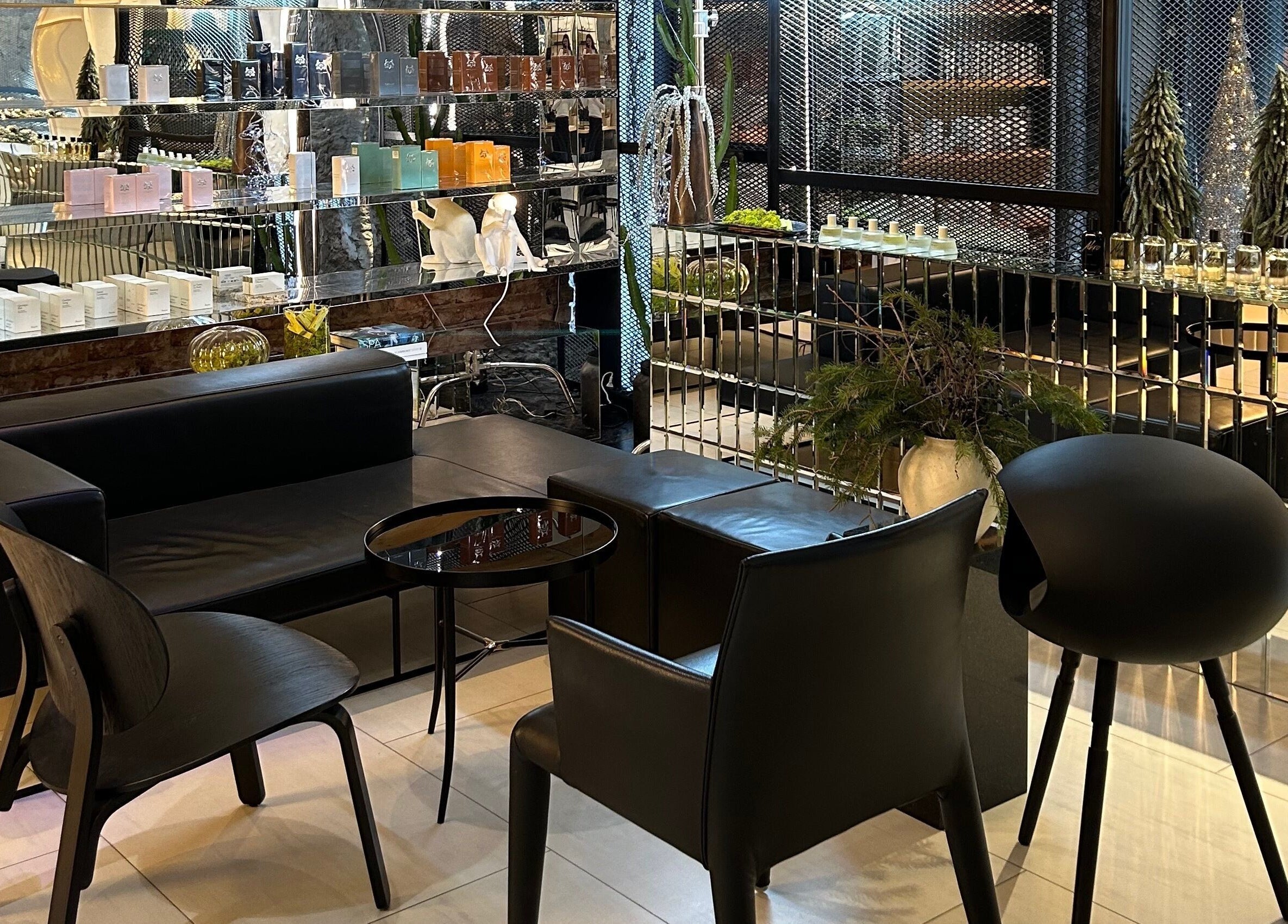 Elegant seating area at Koncept Beauty in Sofia, Sofia City Province, BG, featuring modern black furniture.