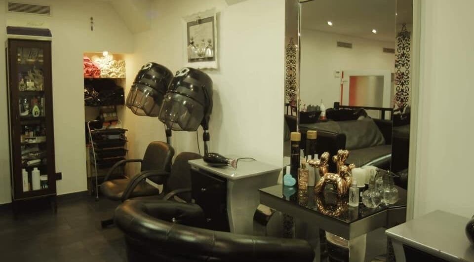 Salon de coiffure chic à Esthétique de la Paix, Marseille, Provence-alpes-côte D'azur, FR.