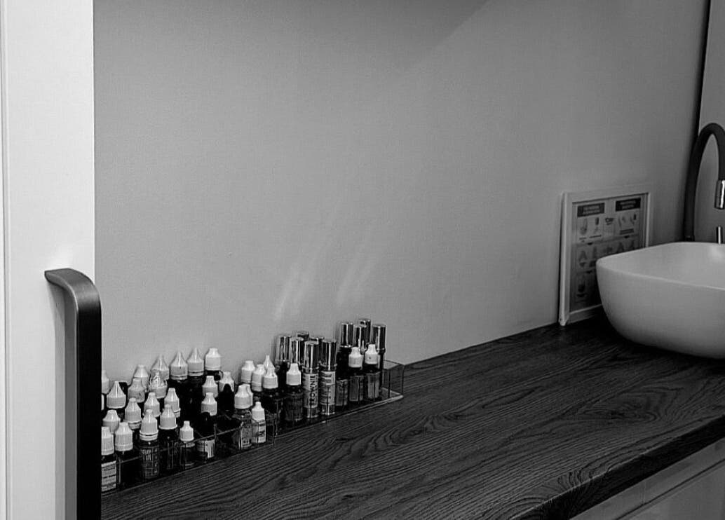 Clean countertop with beauty supplies at Sintijazalumska.pmu, Rīga, LV.