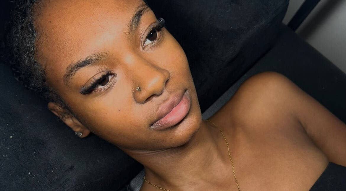 Extensions de cils raffinées à Lashroom AKJ, Carmaux, Occitanie, FR capturent la beauté naturelle.