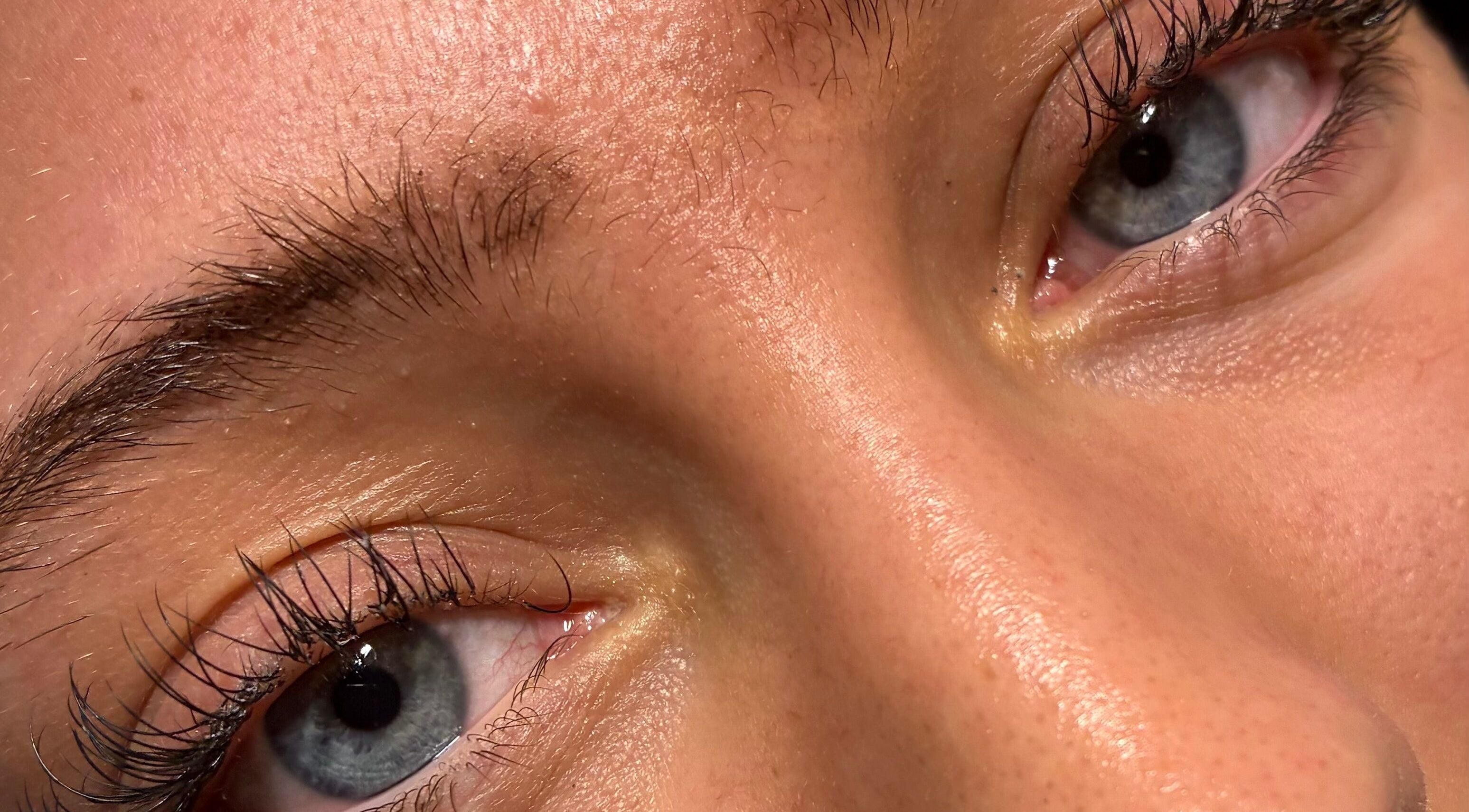 Close-up of expertly groomed eyelashes at Caitlin McGarel Beauty, Southampton, England, GB.