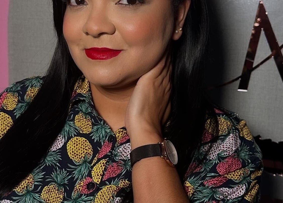 Mujer sonriente con maquillaje impecable en ClarrMakeup, Santo Domingo Este, Santo Domingo, DO.