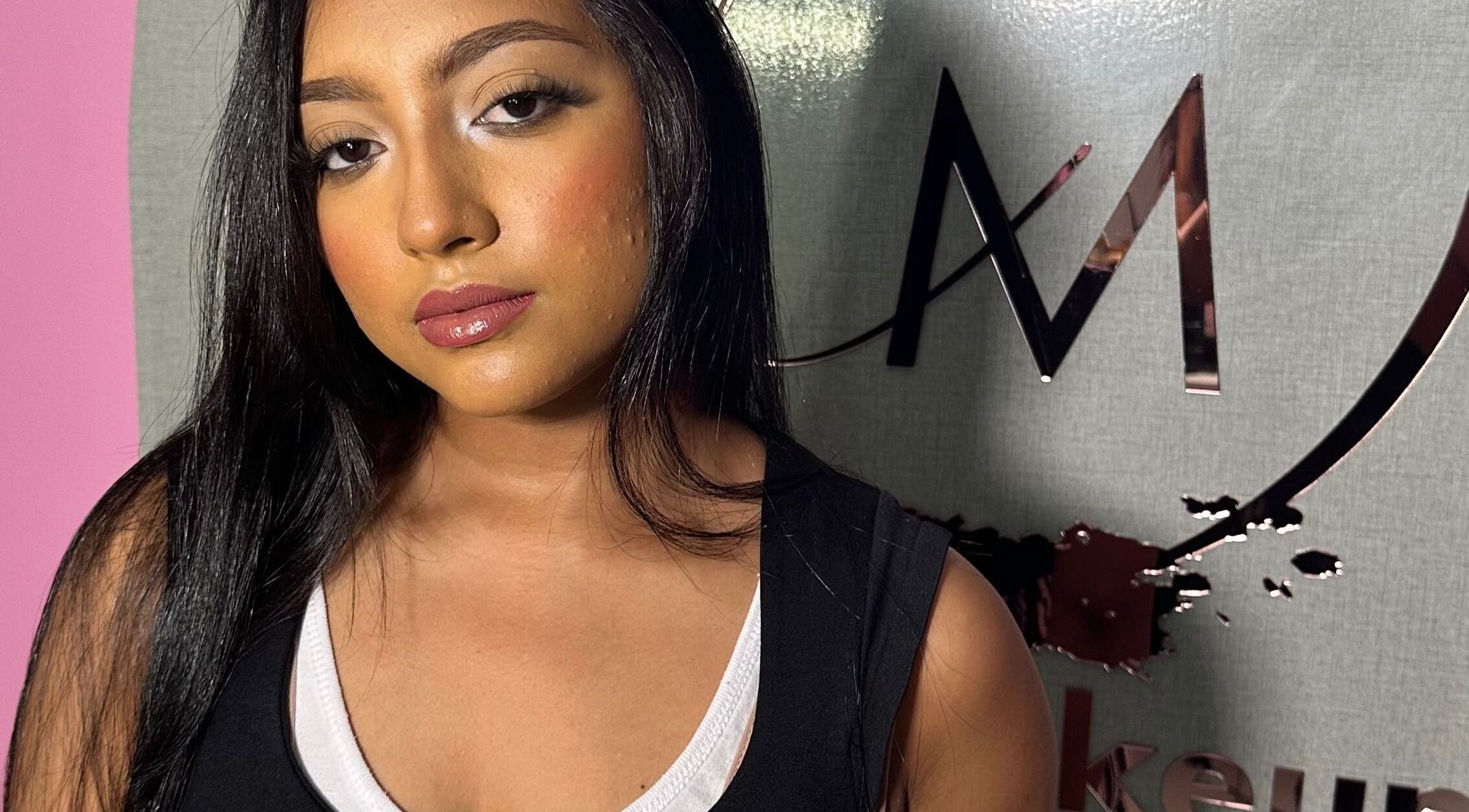 Mujer con maquillaje impecable en ClarrMakeup, Santo Domingo Este, Santo Domingo, DO.