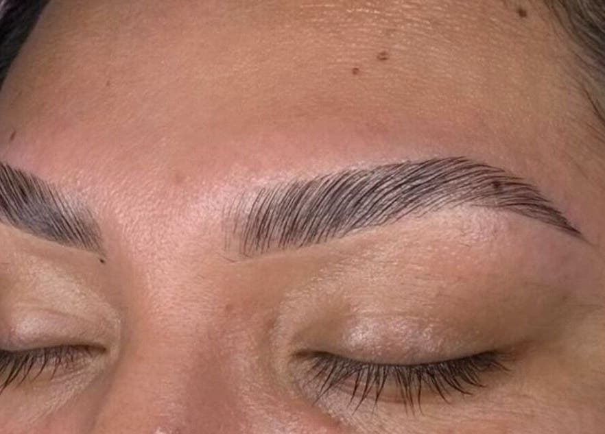 Perfect gestylde wenkbrauwen bij Zara Beauty, Rotterdam, Zuid-Holland, NL.