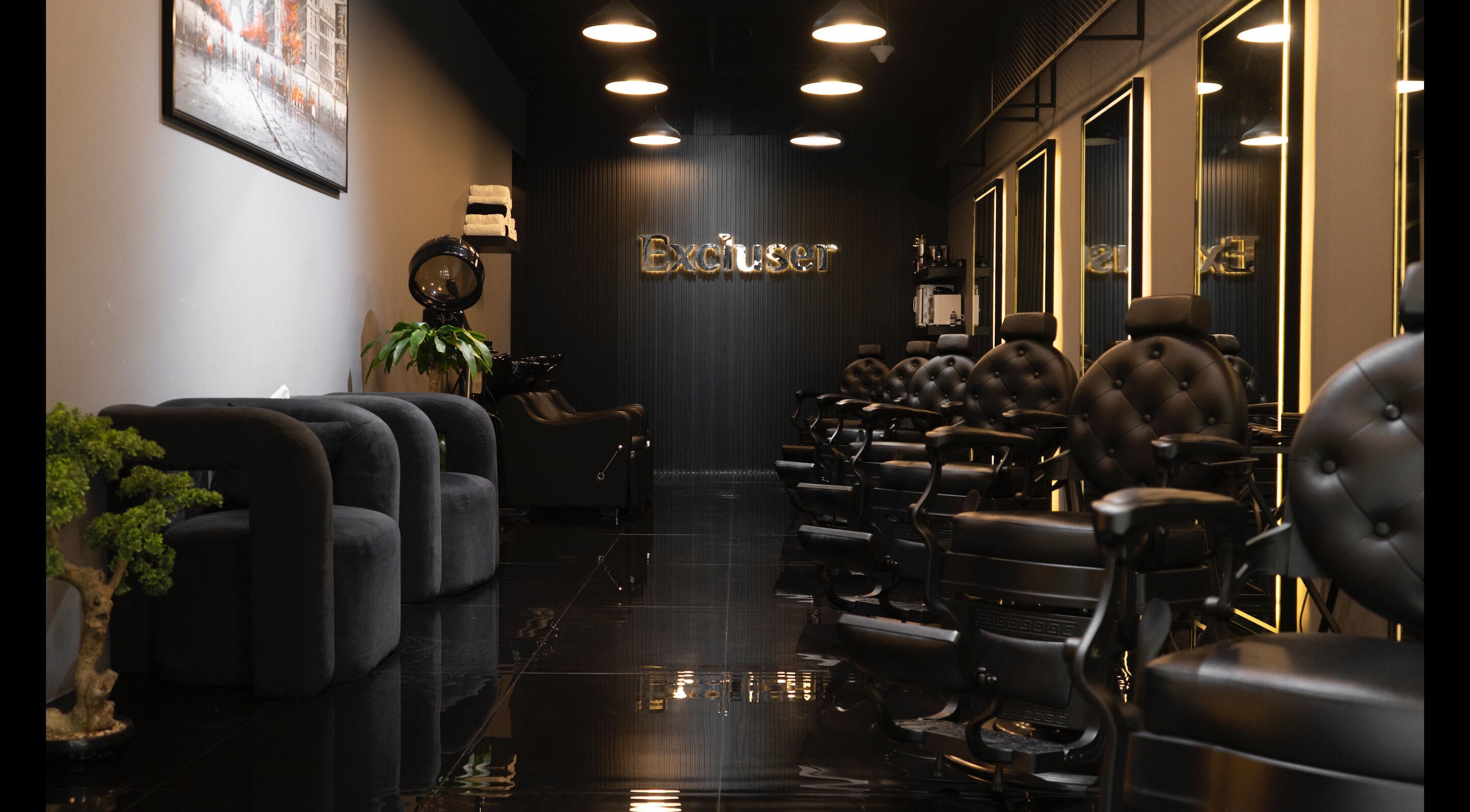 Modern interior of Excluser Gents Salon L.L.C in Dubai, AE featuring elegant black chairs and stylish decor.