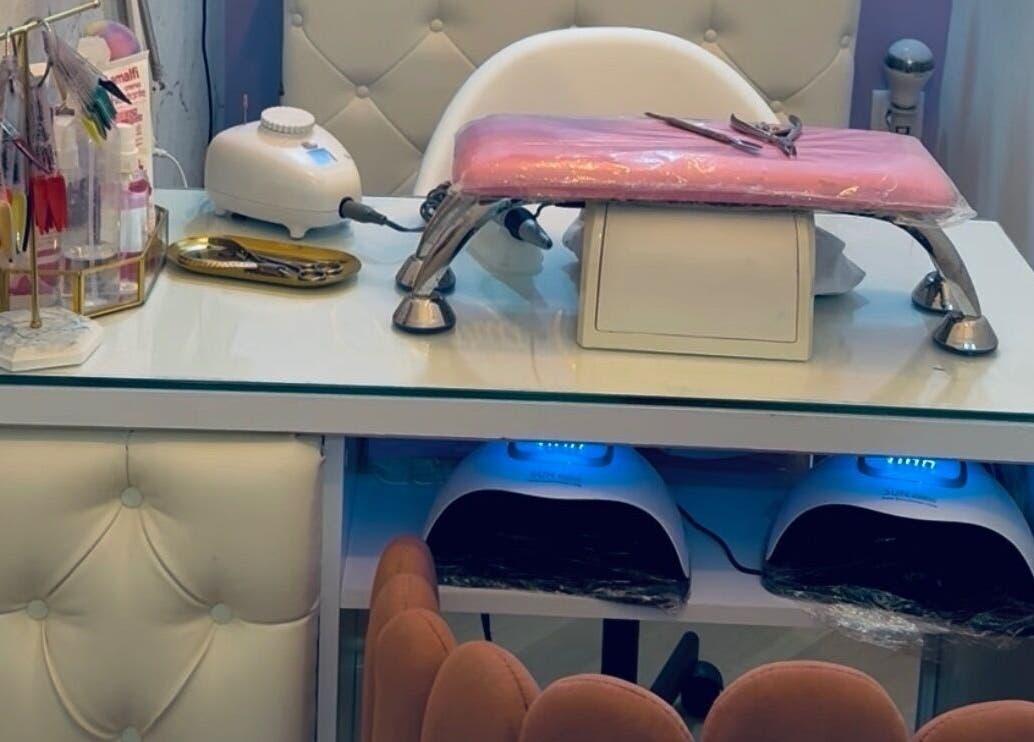 Elegant nail station at Maria Eduarda Nails, Lisboa, Lisboa, PT, featuring tools and decor.