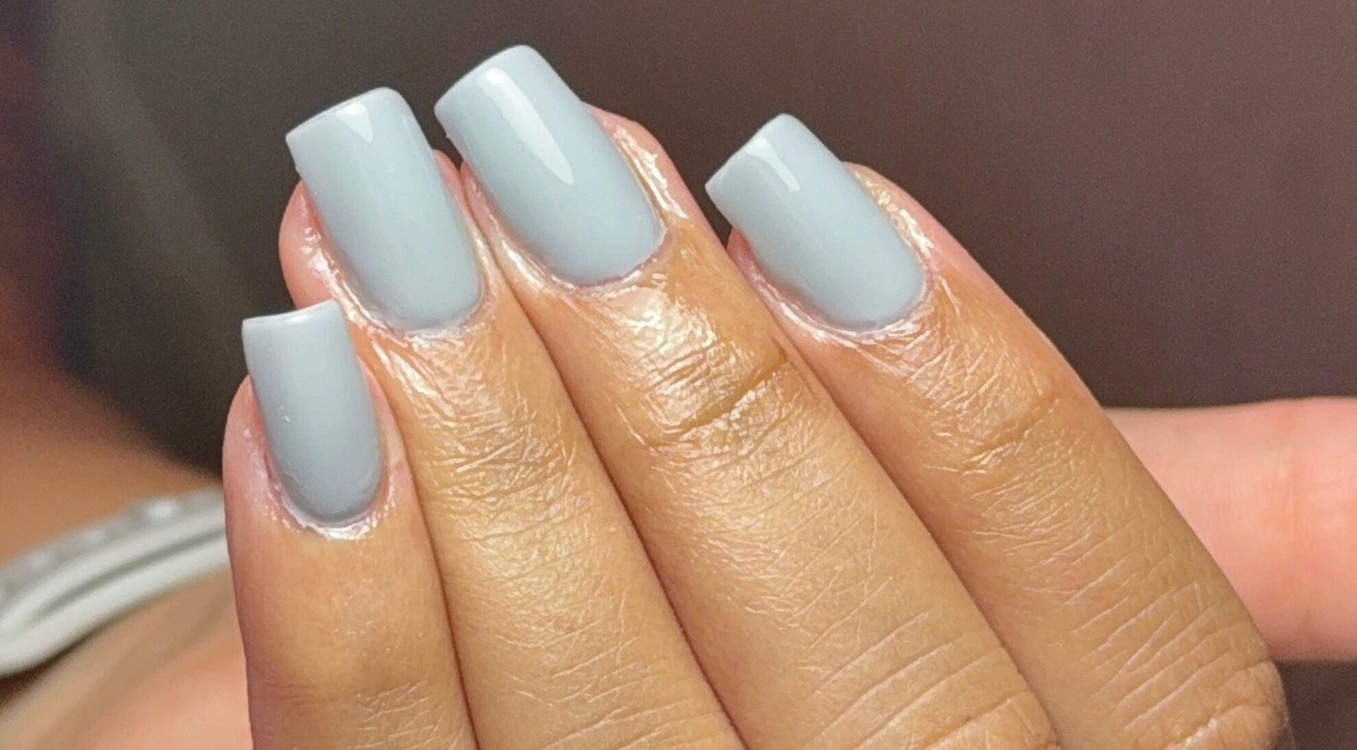 Stylish grey manicure at Maria Eduarda Nails, Lisboa, Lisboa, PT. Perfect for a refined look.