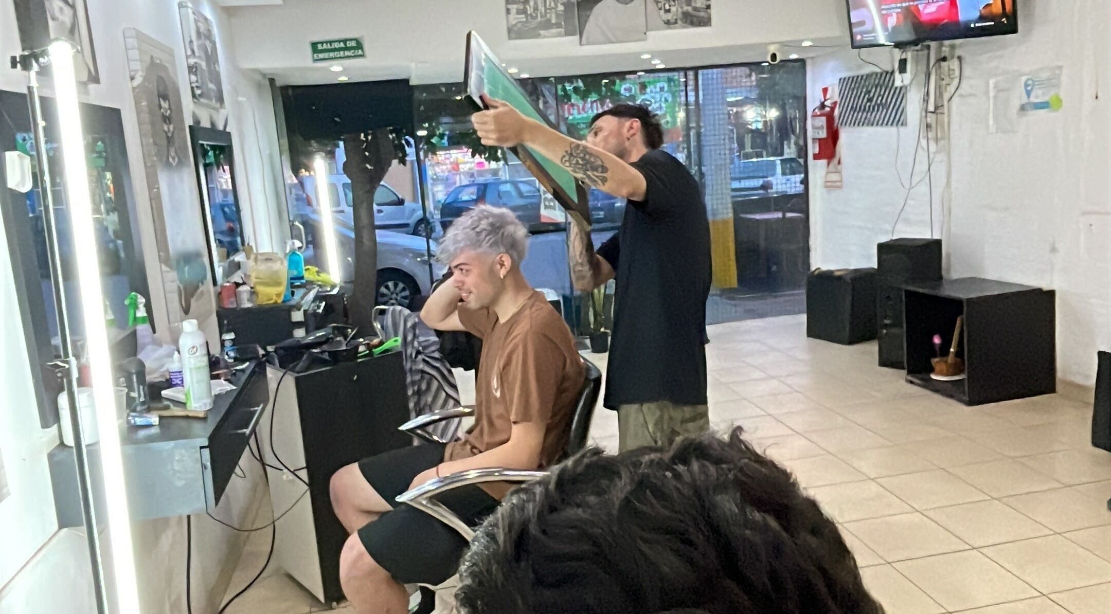 Lean Barber in Villa Krause, San Juan provides a stylish haircut in a modern setting.