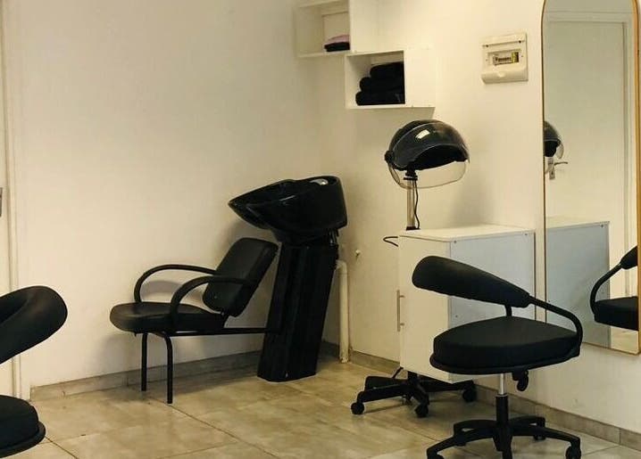Stylish interior of Glamour Groove Hair Lounge in Johannesburg, Gauteng, ZA with salon chairs and mirrors.