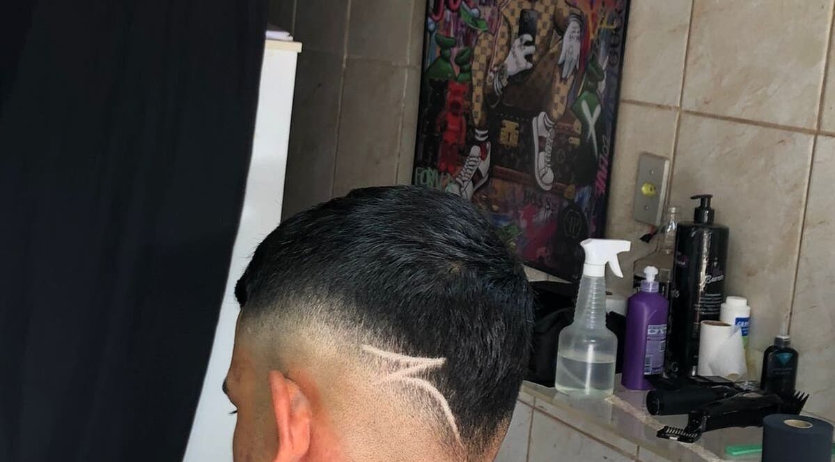 Detalhe de corte estilizado na Vini Oliveira Barber, Rio Grande Do Sul, Rio Grande Do Sul, BR.