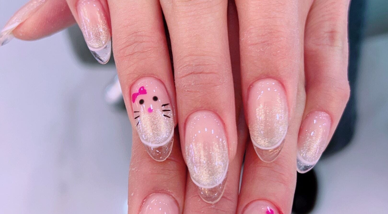 Nail art hình vẽ độc đáo tại Julie's Nails Salon, Brick Township, New Jersey, US.