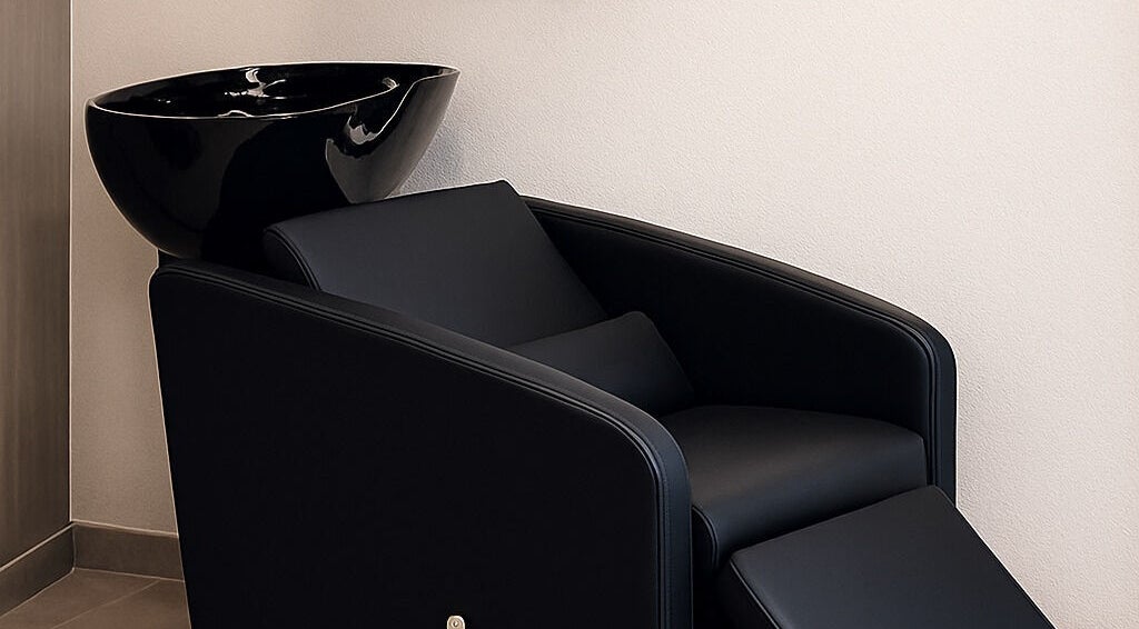 Siège de lavage moderne chez Shannon Beautys, Cergy, Île-de-France, FR.