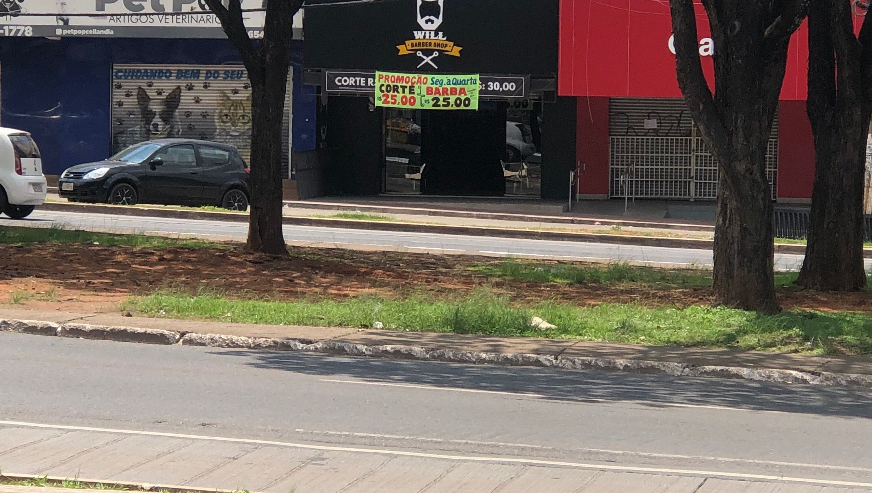 Frente da Will Barber em Distrito Federal, BR, com promoções visíveis na fachada.