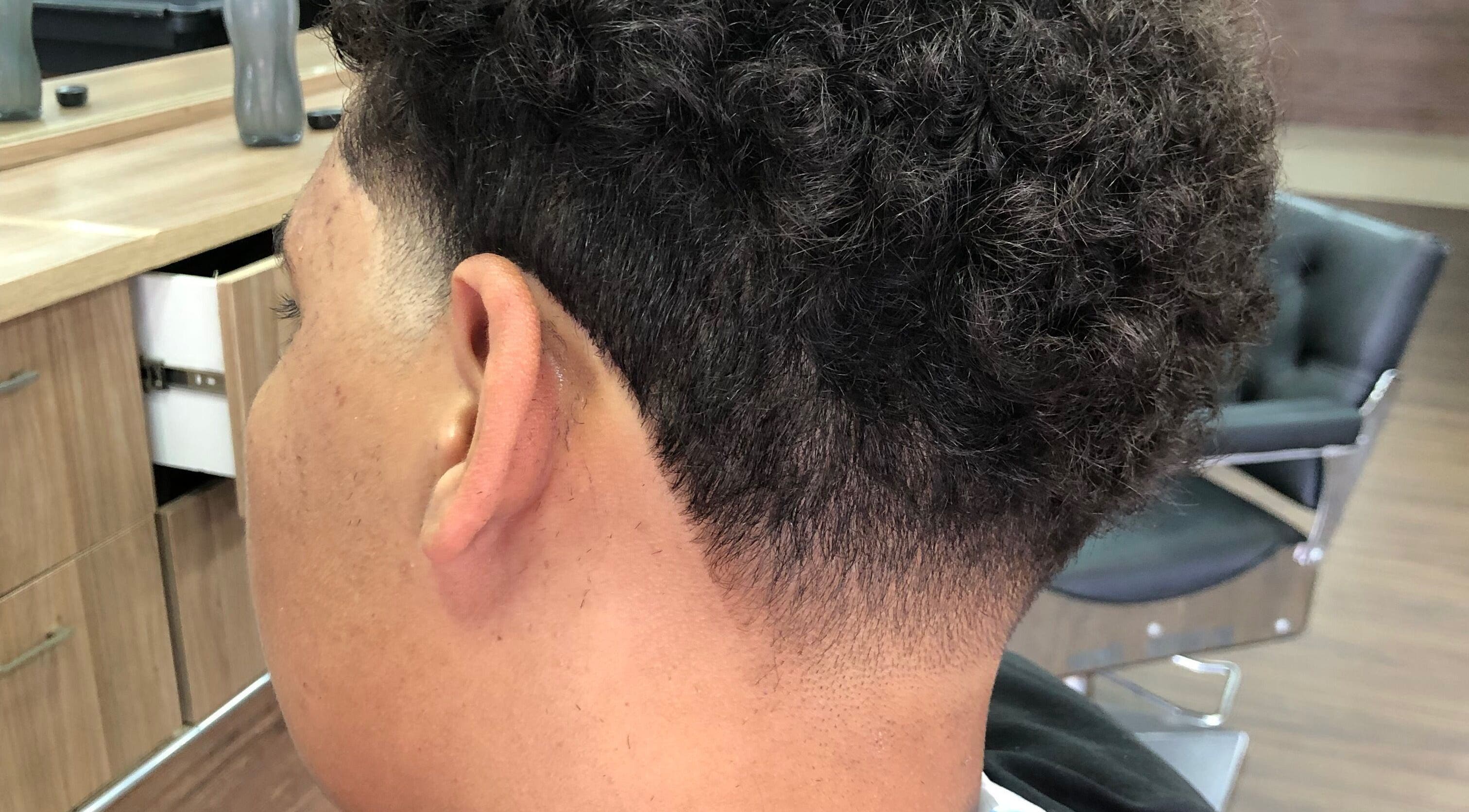 Corte de cabelo moderno no Will Barber, Distrito Federal, Distrito Federal, BR.