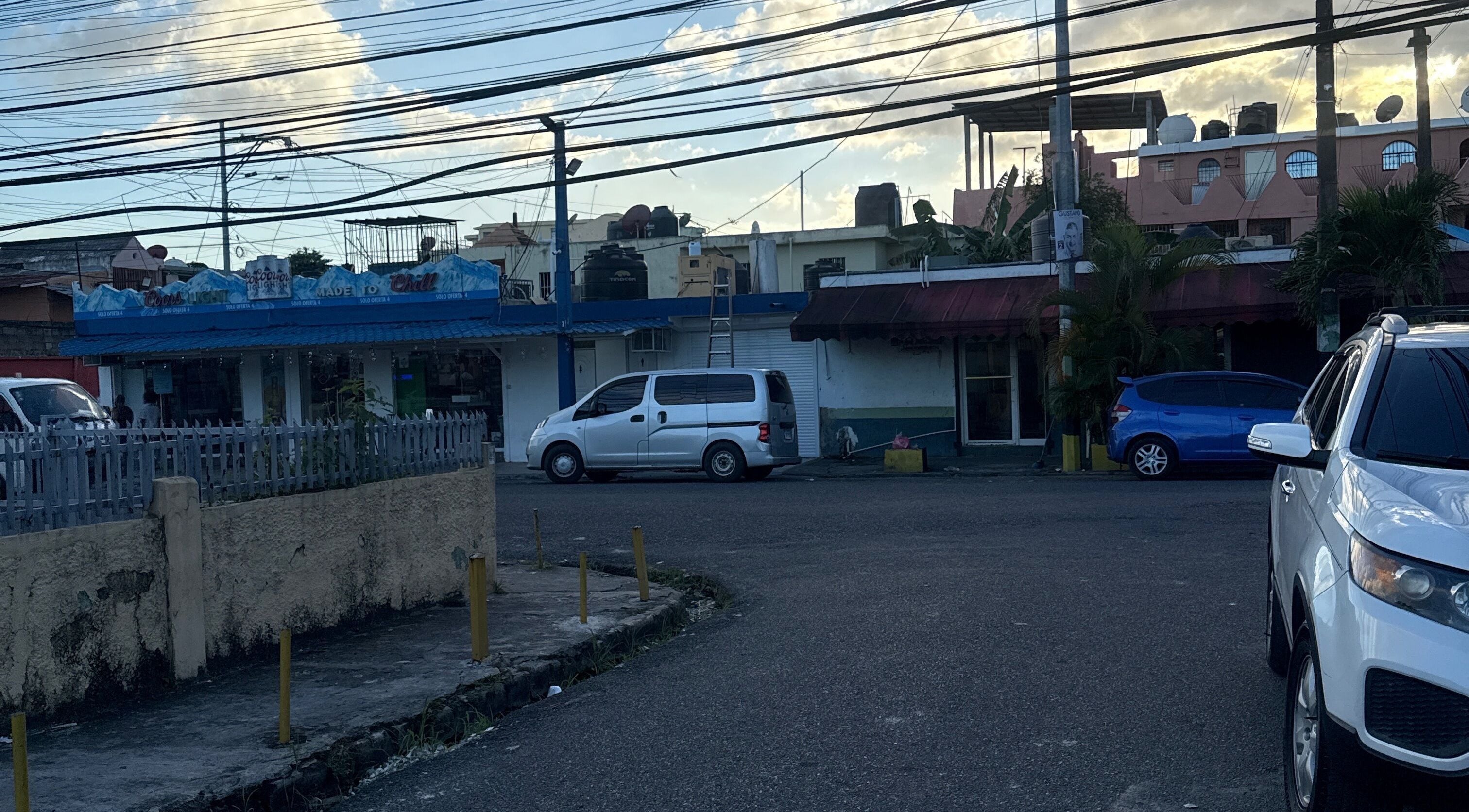 Iris Nails Collection venue exterior in Santo Domingo, Distrito Nacional, DO, captured at street view.