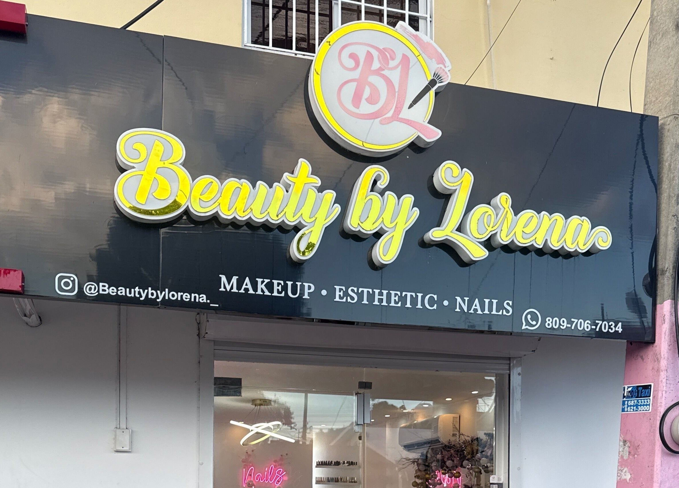 Front view of Beauty by Lorena salon offering makeup, esthetic, and nail services near Iris nails collection in Santo Domingo.