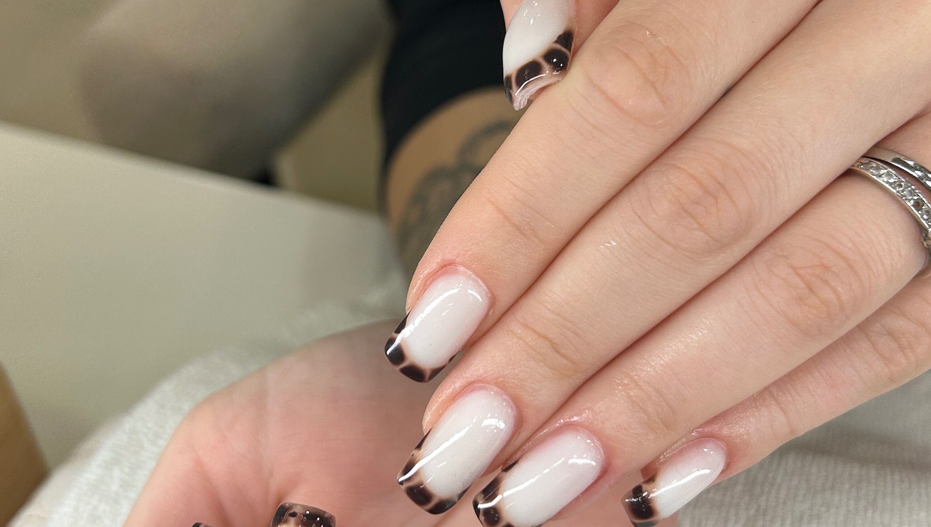 Κομψά νύχια με λεπτομέρειες στο MUA_STUDIO, Αλεξανδρούπολη, GR.