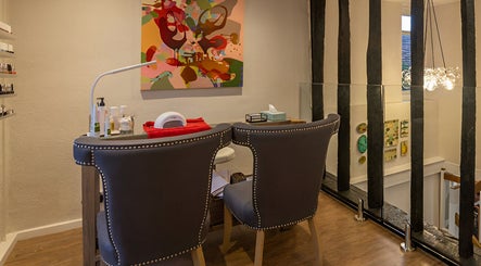 Luxury Bubble Nail Bar