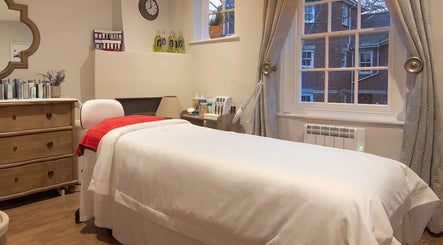 Luxury Bubble Nail Bar image 2