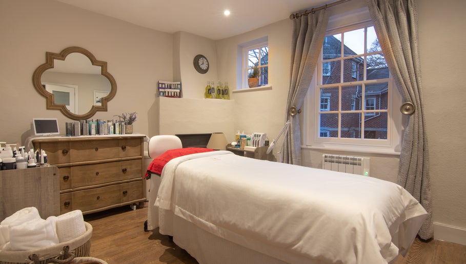 Luxury Bubble Fordingbridge Room 1 image 1