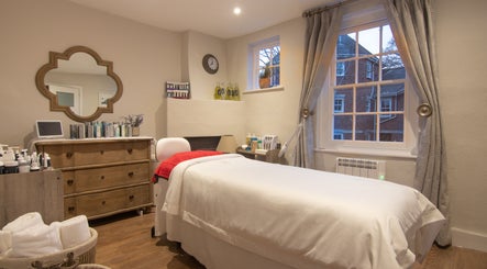 Luxury Bubble Fordingbridge Room 1