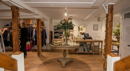 Luxury Bubble Fordingbridge Room 1 image 2