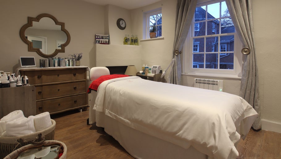 Relaxing treatment room at Luxury Bubble Fordingbridge, Fordingbridge, England, GB, featuring a cozy bed.
