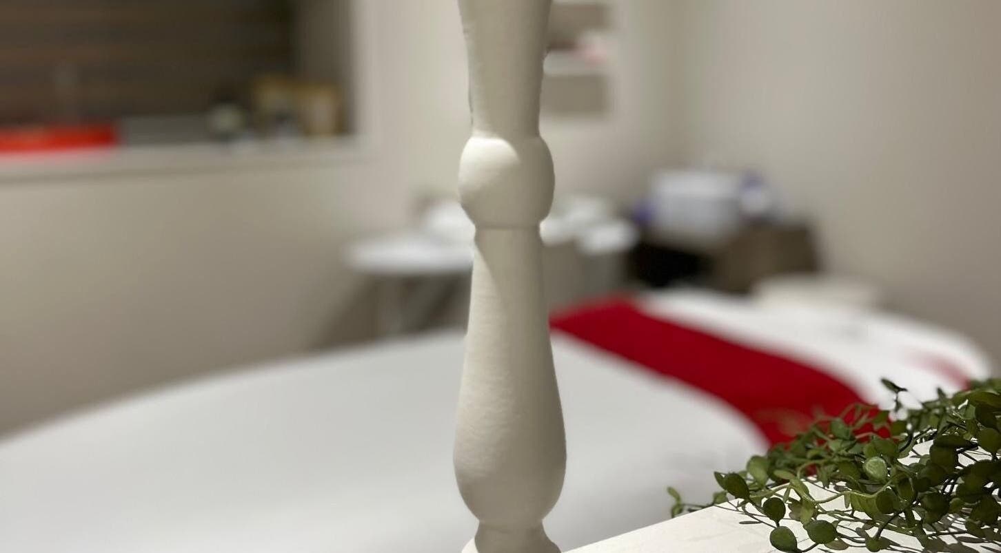 Elegant massage room at Luxury Bubble Salisbury, Salisbury, England, GB. Cozy ambiance with soft furnishings.