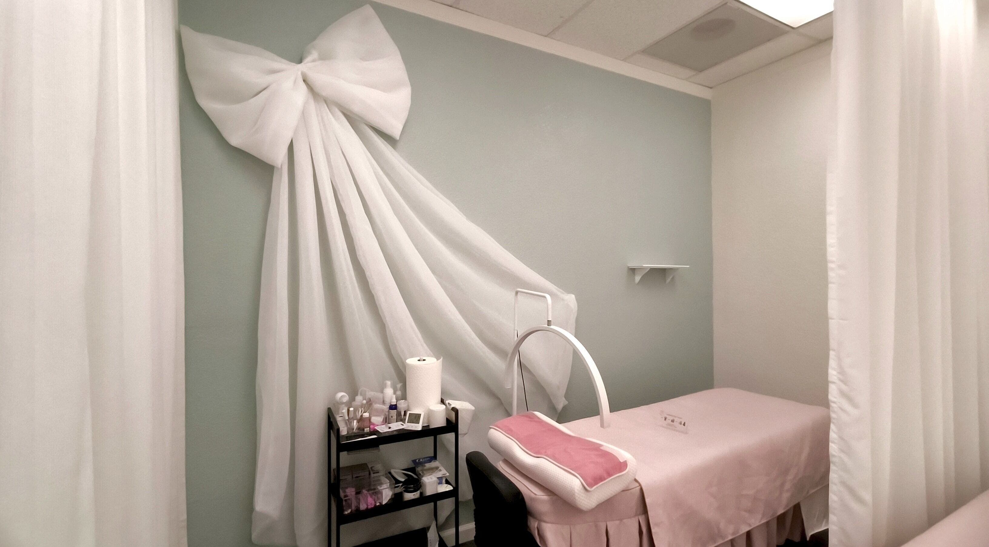 Serene treatment room at Catchy EyeDol Lash & Beauty in Fremont, California, US with soft pink and white decor.