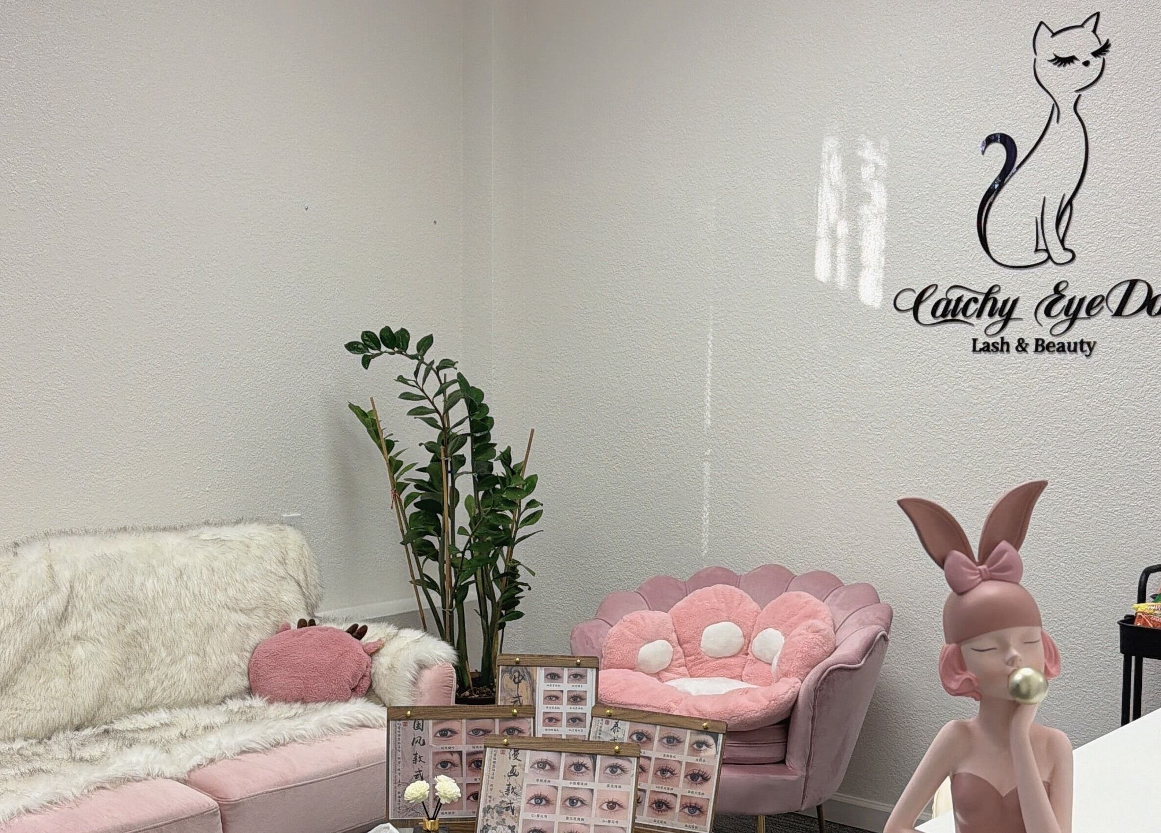 Elegant waiting area at Catchy EyeDol Lash & Beauty, Fremont, California, US with plush seating and decor.