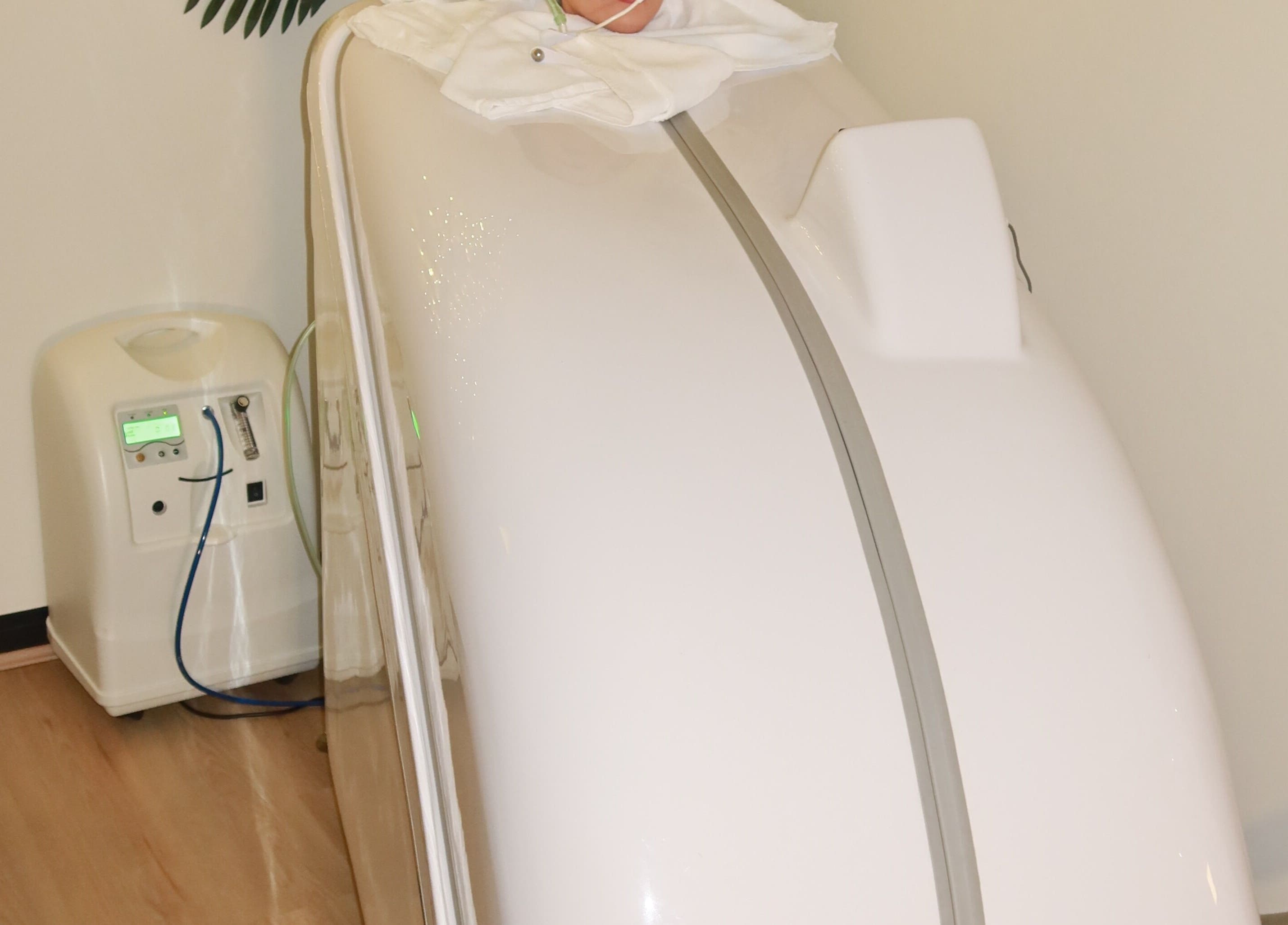 Cápsula de oxigenoterapia en Oxygen Vitality, Miranda, New South Wales, AU, para bienestar y relajación.